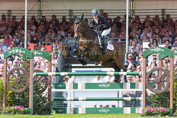 Rosalind Canter (GBR) and Lordships Graffalo