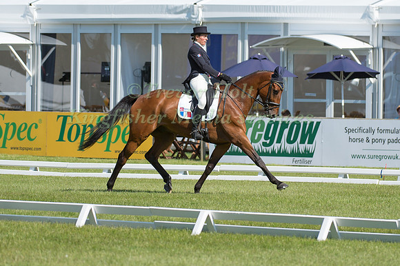 Helene Vattier (FRA) riding Quito De Baliere
