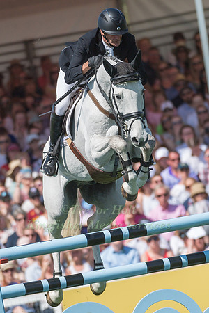 MARK TODD (NZL) RIDING  KILTUBRID RHAPSODY