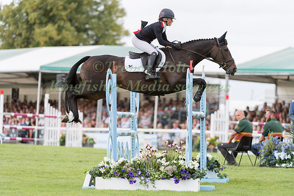 Rosalind Canter (GBR) and Pencos Crown Jewel