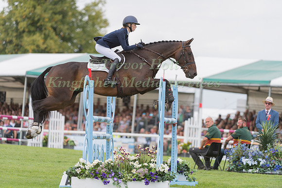 Alice Casburn (GBR) and Topspin