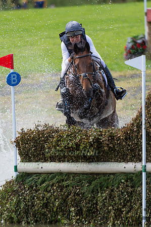 Sarah Parkes riding Balladeer Durban Hills