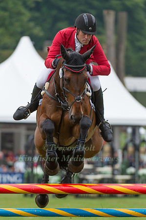 Paul  Tapner (AUS) riding Yogi Bear VIII