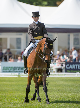 Tom Grant (GBR) riding Cloncolman Lad