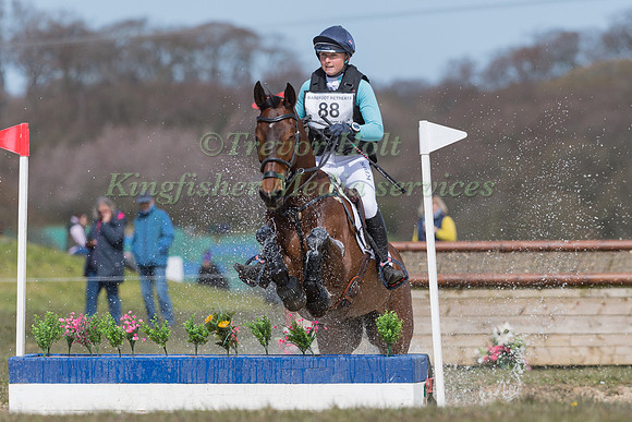 SASHA HARGREAVES RIDING WOODLANDS BE DARING