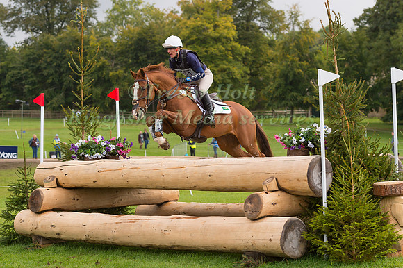 FLORA HARRIS (GBR) RIDING BILLY BANDIT
