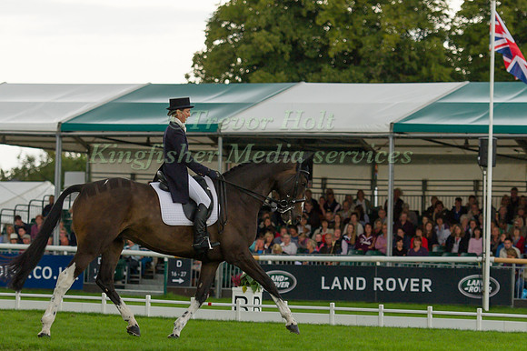 BECKY WOOLVEN (GBR) RIDING CHARLTON DOWN RIVERDANCE