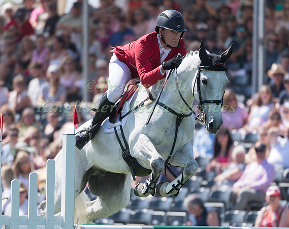PAUL TAPNER (AUS) RIDING  BONZA KING OF ROUGES