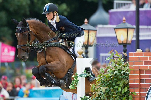 Lucinda Fredericks and Flying Finish
