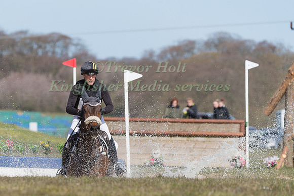 ROBERTO SCALISI RIDING ALAMEIN