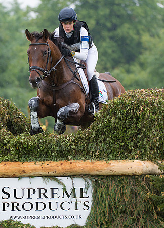 Victoria Scott (RSA) riding Song Du Magay