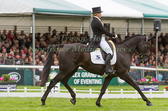 Jonelle Price (NZL) and  Classic Moet