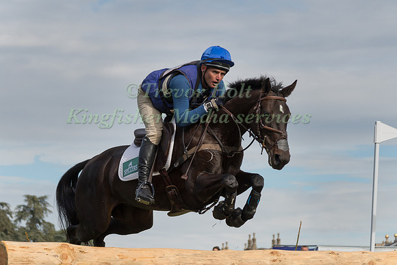 ANDREW JAMES AND LAPDANCER TAKING PART IN THE CCI THREE STAR CROSS COUNTRY AT THE SSANGYONG BLENHEIM PALACE INTERNATIONAL HORSE TRIALS