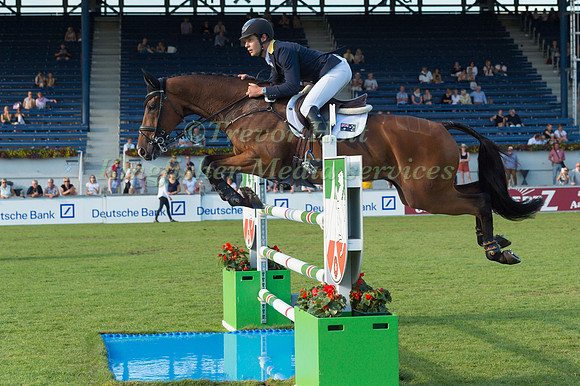 CHRISTOPHER BURTON (AUS) AND NOBILIS 18