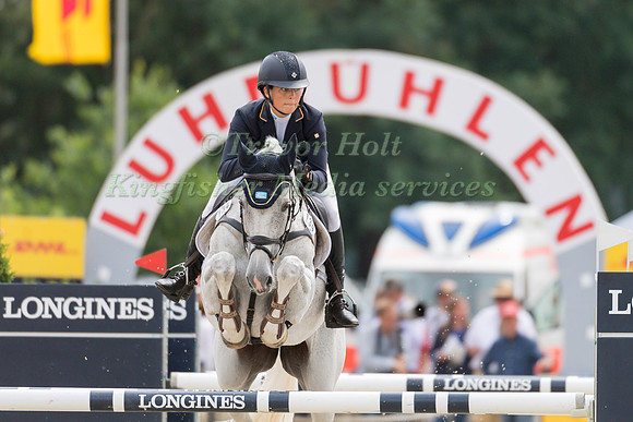 LOUISE SVENSSON-JÄHDE (SWE) AND WAIKIKI 207