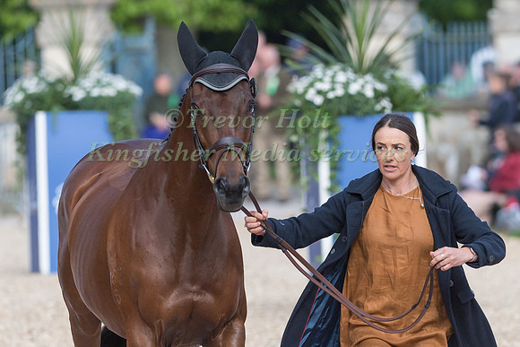 Amanda Pottinger (NZL) and Just Kidding