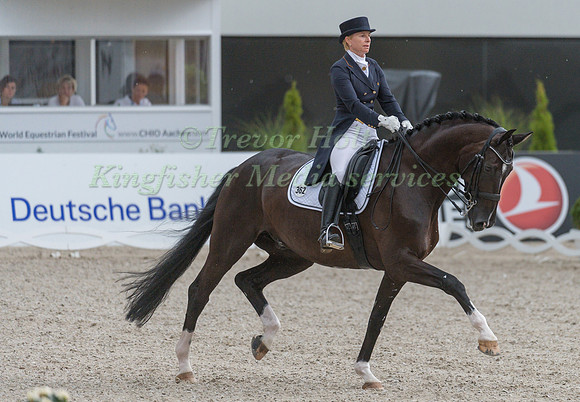 NADINE CAPELLMANN AND LOOK AT ME 5