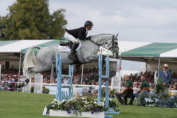 Tom Jackson (GBR) and Capels Hollow Drift