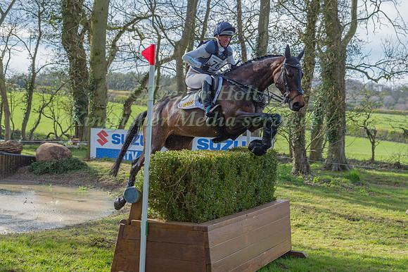 NICOLA WILSON RIDING CAUNTON WELL CONNECTED