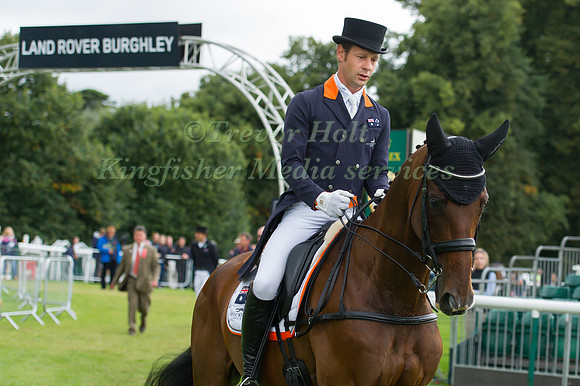 CHRISTOPHER  BURTON (AUS) RIDING NOBILIS 18