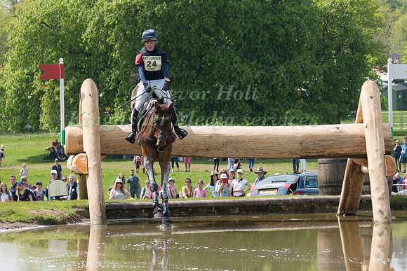 KATE HONEY  (GBR) RIDING  FERNHILL NOW OR NEVER