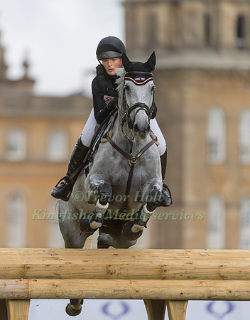 ELIZABETH POWER (IRL) RIDING SOLADOUN