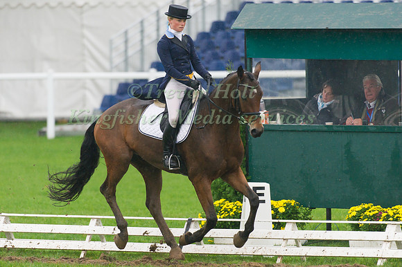 Sara Algotsson-ostholt and Kalie 86