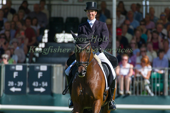 EMILY GILRUTH (GBR) RIDING TOPWOOD BEAU