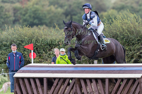 NICOLA WILSON RIDING  BULANA