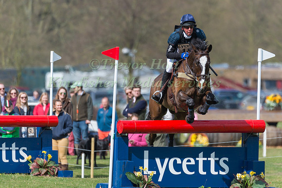 DAG ALBERT (SWE) RIDING  CHABLIS GRAND CRU