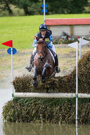 Rosie Bell riding Glenomra Hero