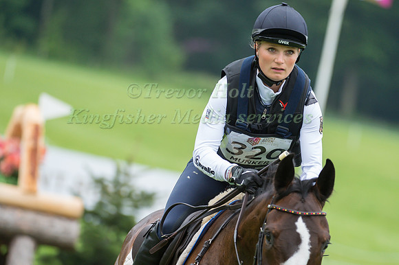 Pia  Munker (GER) riding Stachus 9