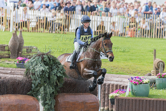 Rosalind Canter (GBR) and Lordships Graffalo