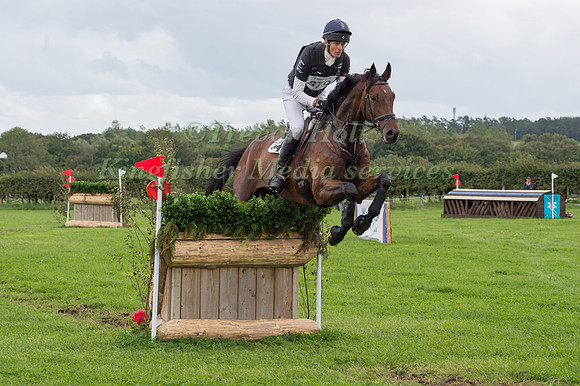 WILLIAM FOX-PITT RIDING  LITTLE FIRE