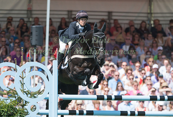 NANA DALTON (GBR) RIDING  ABSOLUT OPPOSITION