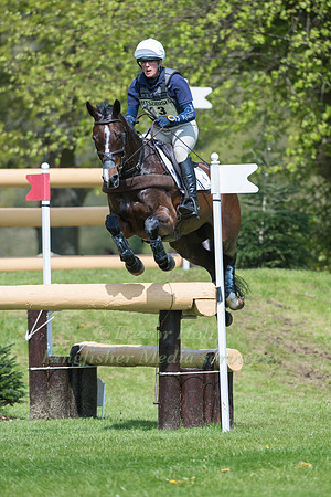 FLORA HARRIS  (GBR) RIDING  BAYANO