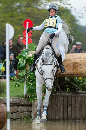 Izzy Taylor riding  DAX VAN TERNIEUWBEKE
