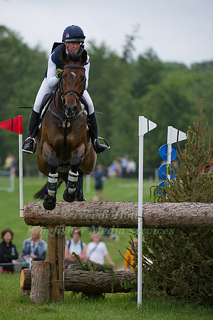 Nicola Wilson & Bee Diplomatic
