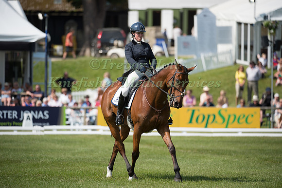 Imogen Murray (GBR) riding Ivar Gooden