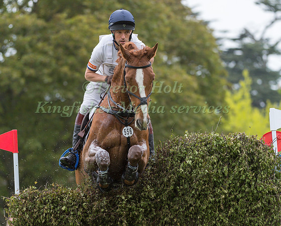 HARRY MEADE RIDING  RED KITE