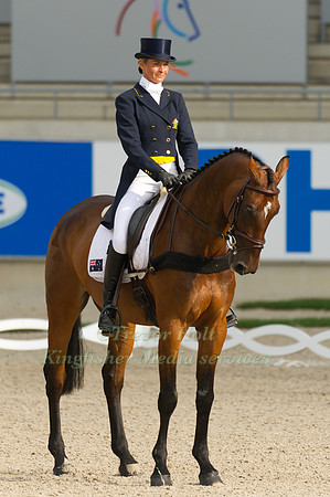 Lucinda Fredericks and Flying Finish