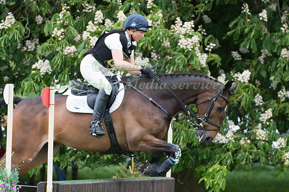 Jeanette Brakewell (Gbr) Riding  Kec Salza