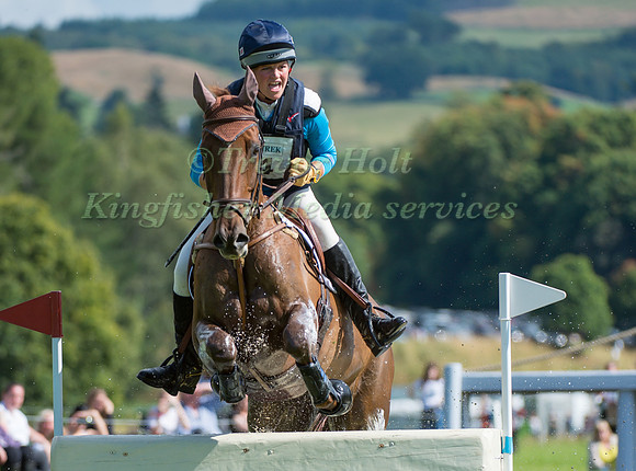 SARAH HOLMES (GBR) RIDING LOWHILL CLOVER
