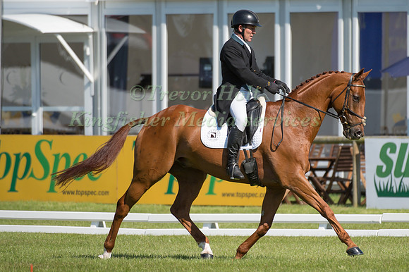 Austin O'Connor (IRL) riding Morning Venture