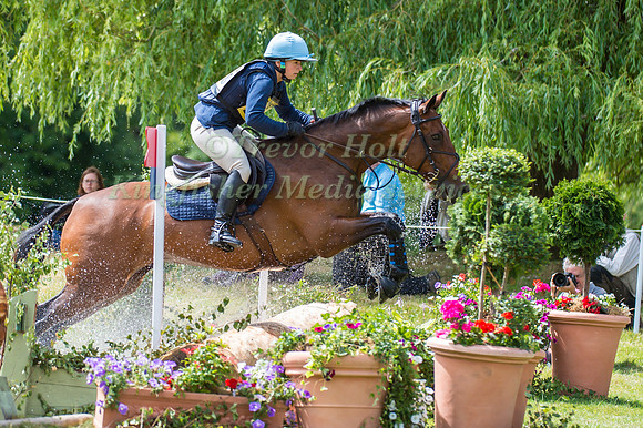 Victoria Heleno (GBR) riding Drumfearn