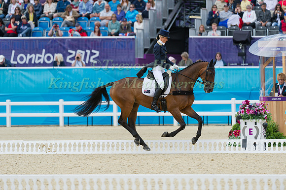 Lucinda Fredericks and Flying Finish
