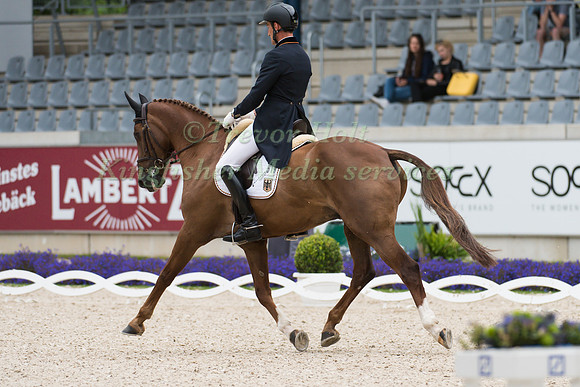 Dirk Schrade (GER) and Hop And Skip