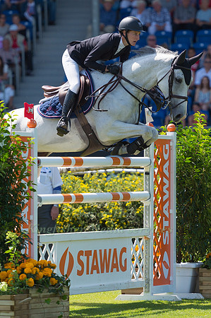 ANIEK POELS AND COSMA GO R