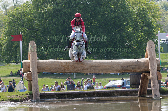 PAUL TAPNER (AUS) RIDING  BONZA KING OF ROUGES
