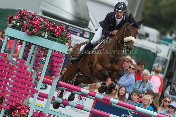 JESSE  CAMPBELL (NZL) RIDING KAAPACHINO